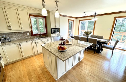 Sainte-Adele Chalet De Esquí | Experience Nature’s Beauty: Rent Our Charming Cottage