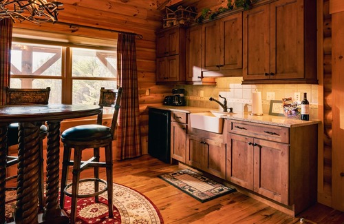 Candler Cabina | Experience nature’s splendor at a pet-friendly cabin 20 minutes from Asheville.
