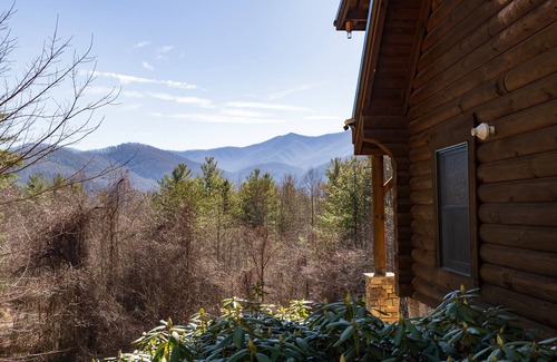 Candler Cabina | Experience nature’s splendor at a pet-friendly cabin 20 minutes from Asheville.