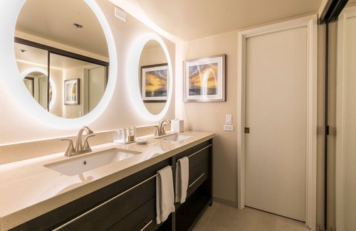 Waikiki Complejo | Experience Paradise at Aston Waikiki Beach Tower - 2 Bedroom Sleeps 6