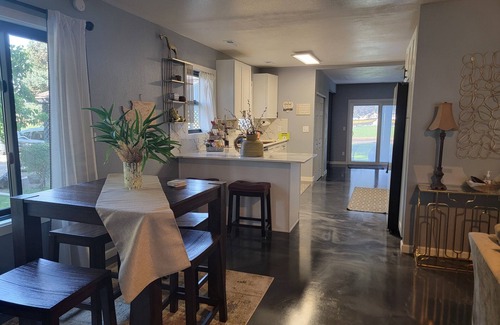 Prosser Casa | Experience Prosser in style: Cozy wine country 2BR retreat with 5 beds.