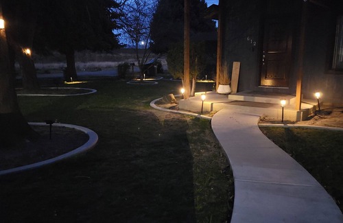 Prosser Casa | Experience Prosser in style: Cozy wine country 2BR retreat with 5 beds.