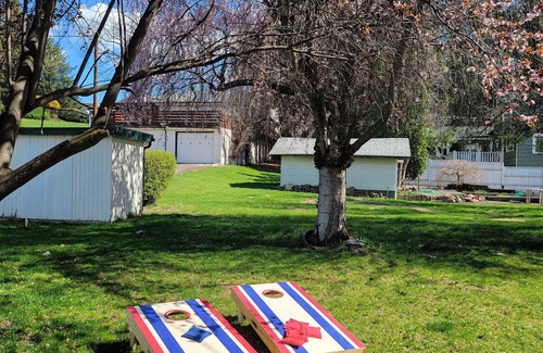 Prosser Casa | Experience Prosser in style: Cozy wine country 2BR retreat with 5 beds.