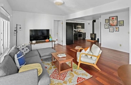 Evergreen Casa | Experience Ranch living with City views