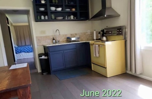 Eureka Apartamento | Experience rural living amongst towing Redwoods just 10 minutes from town.