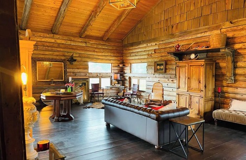 Canby Cabina | Experience Rustic Living in a Real Log Cabin 75 Acres of Natural Beauty