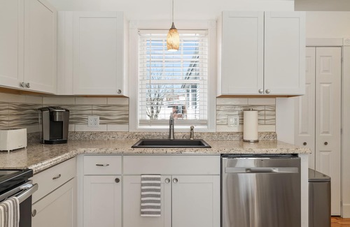 Southern Coast Apartamento | Experience Saco in Style: Elegant, Newly Upgraded Home