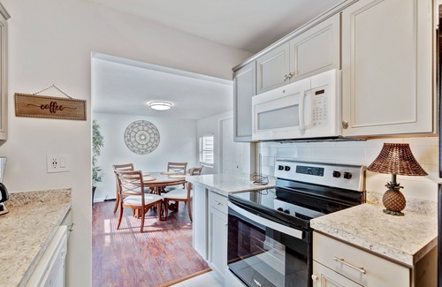 Parker Ridge Casa | Experience Serene Living: Charming 3/1 Home Walk to New Public Golf Course WPB!"
