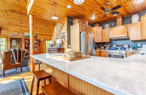 Whittier Cabina | Experience serene mountain views at Hazey View