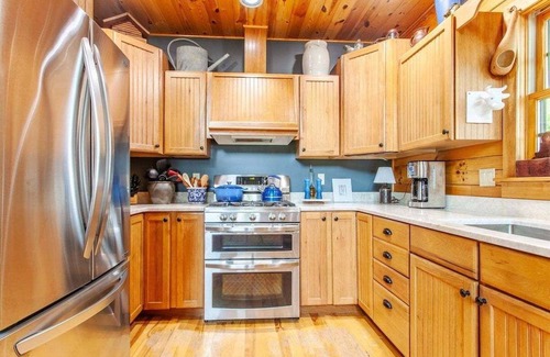 Whittier Cabina | Experience serene mountain views at Hazey View
