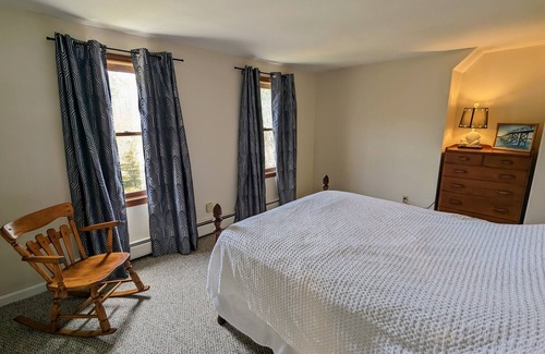 West Barnstable Casa | Experience Serene Nostalgia at Sadie's Place: A Charming West Barnstable Retrea