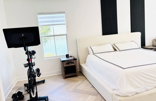 Laguna West-Lakeside Casa | Experience Serenity: Luxe 4BDR Lake House+25’ Pool