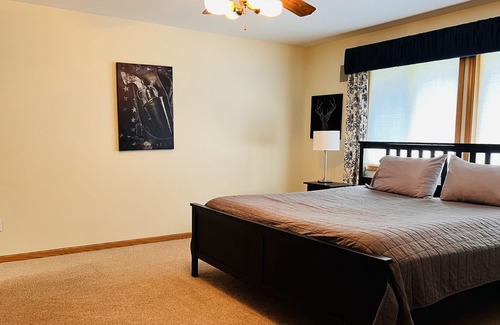 Madras Casa | Experience Serenity with Mountain Views & Home Gym