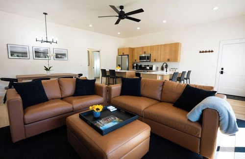 Lakeside Casa | Experience Simple Montana Luxury (Cottage #4)