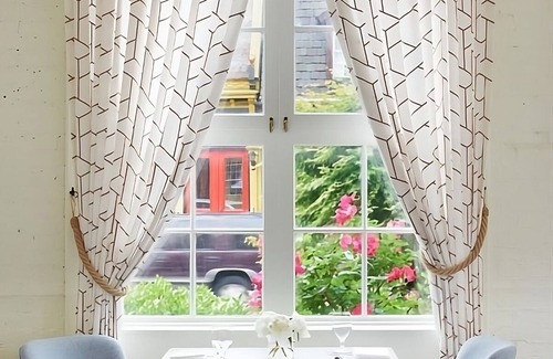 Historic Hill Apartamento | Experience Soothing Moments & Luxury! Near The Elms Mansion! with Onsite Parking