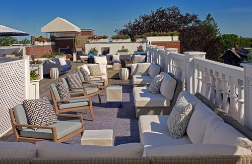 Historic Hill Apartamento | Experience Soothing Moments & Luxury! Near The Elms Mansion! with Onsite Parking