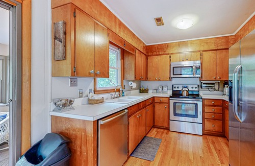 Lake Junaluska Casa | Experience "Sunny Retreat" in Lake Junaluska - Cozy Sunroom, Pool, Trails, More