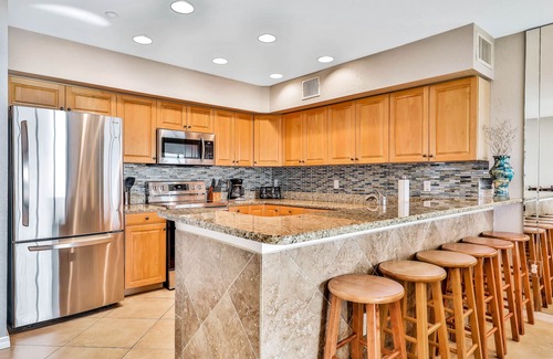 Independence Square Condominio | ¡Relájate y vive el estilo de vida de Indian Rocks con las arenas suaves y brillantes!