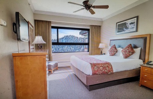 Tahoe Village Complejo | Experience Tahoe's Ski Scene at Holiday Inn Club Vacations Tahoe Ridge Resort