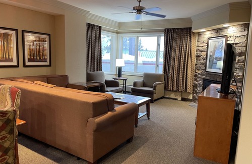 Tahoe Village Complejo | Experience Tahoe's Ski Scene at Holiday Inn Club Vacations Tahoe Ridge Resort