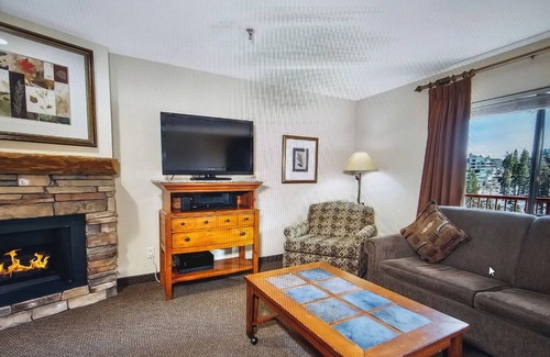 Tahoe Village Complejo | Experience Tahoe's Ski Scene at Holiday Inn Club Vacations Tahoe Ridge Resort