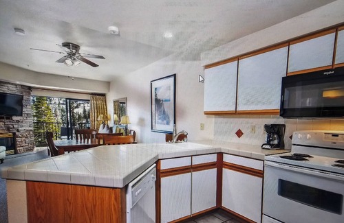 Tahoe Village Complejo | Experience Tahoe's Ski Scene at Holiday Inn Club Vacations Tahoe Ridge Resort