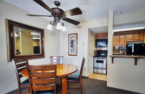 Tahoe Village Complejo | Experience Tahoe's Ski Scene at Holiday Inn Club Vacations Tahoe Ridge Resort