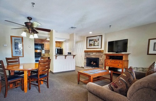Tahoe Village Complejo | Experience Tahoe's Ski Scene at Holiday Inn Club Vacations Tahoe Ridge Resort