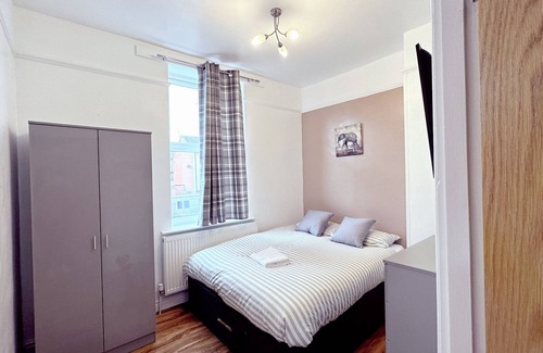 Everton Otro | Experience the Best of Liverpool in Style with our Spacious 6 Bed in L5
