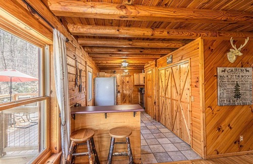 Bryson City Cabina | Experience the charm of Two Cubs Cabin