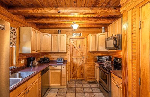 Bryson City Cabina | Experience the charm of Two Cubs Cabin