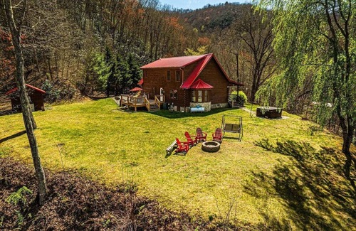 Bryson City Cabina | Experience the charm of Two Cubs Cabin