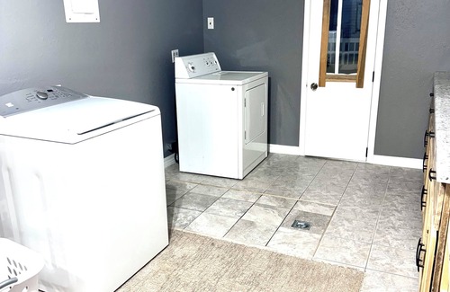 Sheridan Casa | Experience the charm of Sheridan with our cozy two 2-bedroom, one bath house!