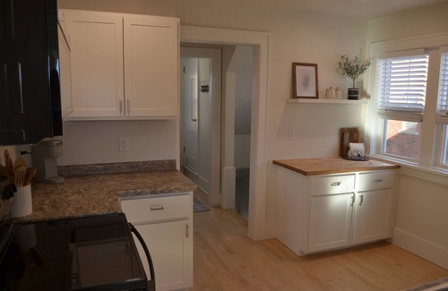 Wausau Apartamento | Experience the charm of Wausau, Wisconsin in this Historic Upper-Level Apartment