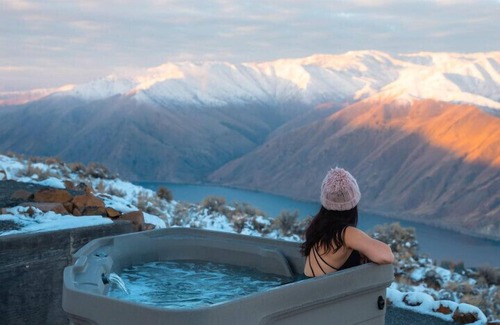 Orondo Casa | Experience the feeling of being on top of the world in this breathtaking retreat