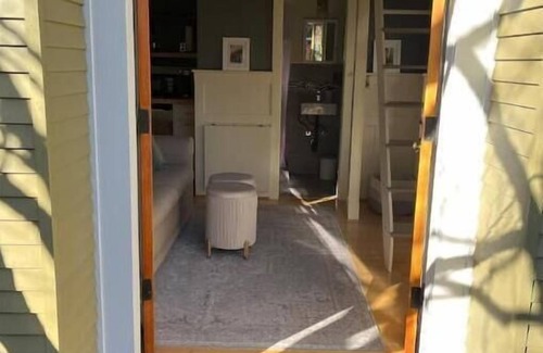Phinney Ridge Casa | Experience the historic neighborhood of Ballard!