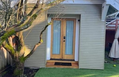 Phinney Ridge Casa | Experience the historic neighborhood of Ballard!