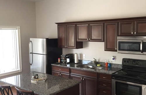 Iola Apartamento | Experimente los Lofts en la suite Powell en la plaza histórica de Iola, Kansas