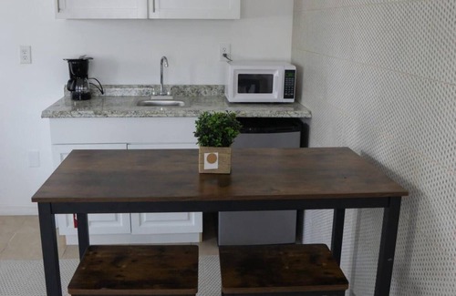 Carver City - Lincoln Gardens Apartamento | This studio is a 1 bedroom(s), 1 bathrooms, located in Tampa, FL.