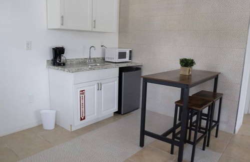 Carver City - Lincoln Gardens Apartamento | This studio is a 1 bedroom(s), 1 bathrooms, located in Tampa, FL.