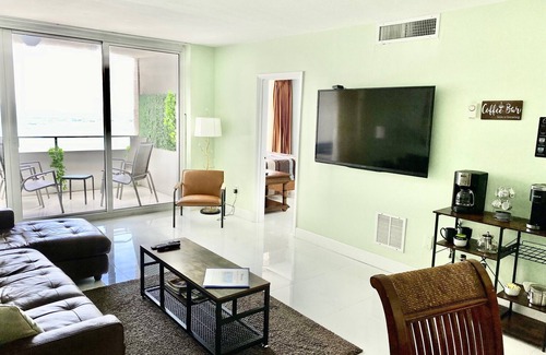 Barrier Island Condominio | Experience the epitome of luxury in this OCEANFRONT condo
