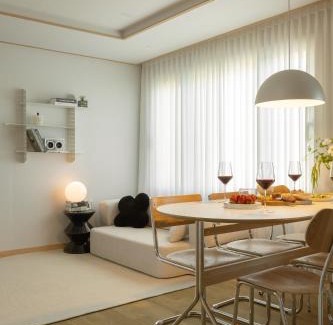 Gwanghui-dong Apartamento | Experience the vibrant city of Seoul at our stylish stay o-nol