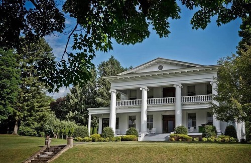 Tazewell Casa | Experience the vibrant Nelle May Room at the historic Litz Mansion in Tazewell, VA