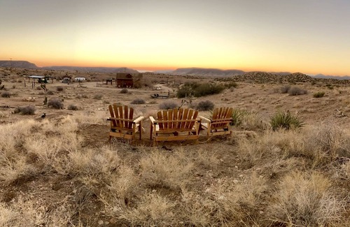 Pioneertown Casa | Experimente el rancho material Victorian-West @Riot