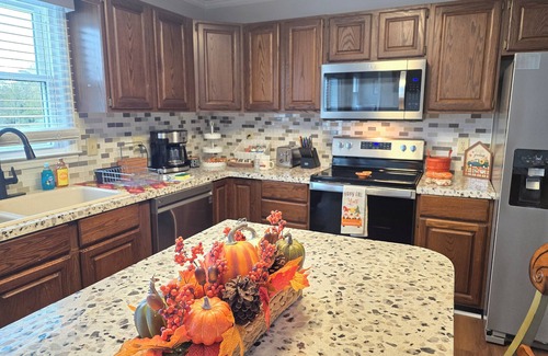 McLeansville Casa | Experience the warmth of a charming home that offers a serene view.