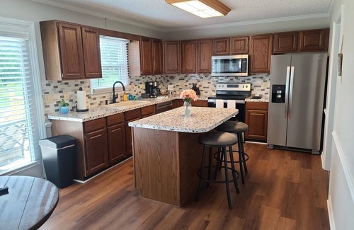 McLeansville Casa | Experience the warmth of a charming home that offers a serene view.