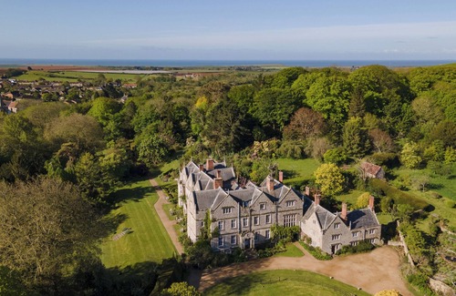 Shorwell Casa | Experience this 7-bedroom, self-contained wing of a magnificent Jacobean manor