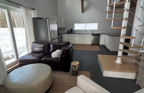 Boothbay Casa | Experience this stylish and unique stay just 8 minutes from Boothbay Harbor.