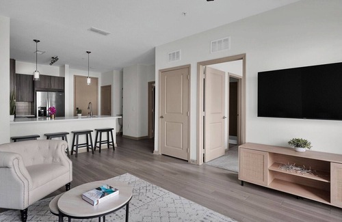 Deerwood Apartamento | Experience tranquility and convenience at our delightful suburban retreat in Jacksonville