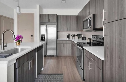 Deerwood Apartamento | Experience tranquility and convenience at our delightful suburban retreat in Jacksonville